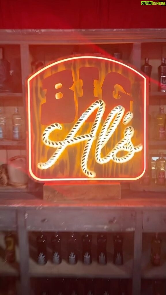 Alexandra Cooper Instagram - Big Al’s bar officially open for business 👏🥂🥃 @unwell