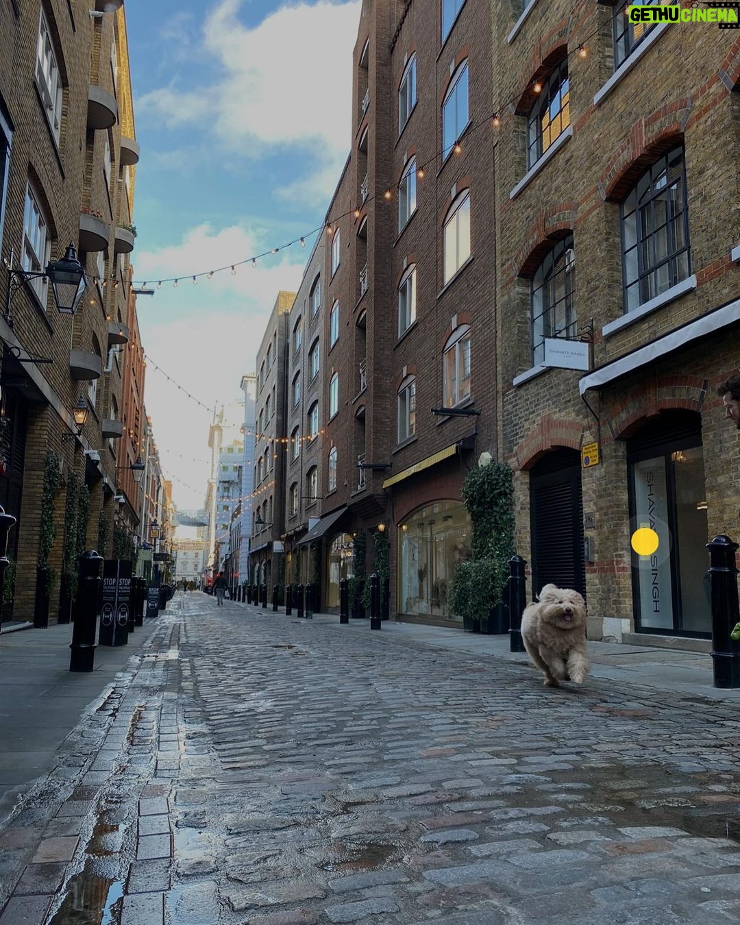 Alexandra Cooper Instagram - Londonnnn town