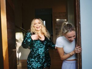 Alexandra Cooper Instagram - Need more episodes that make me pee my pants thank you Trisha ur hilarious @trishapaytasbackup 🤍