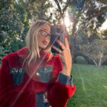 Alexandra Cooper Instagram - cracked but still takes 🔥 pics