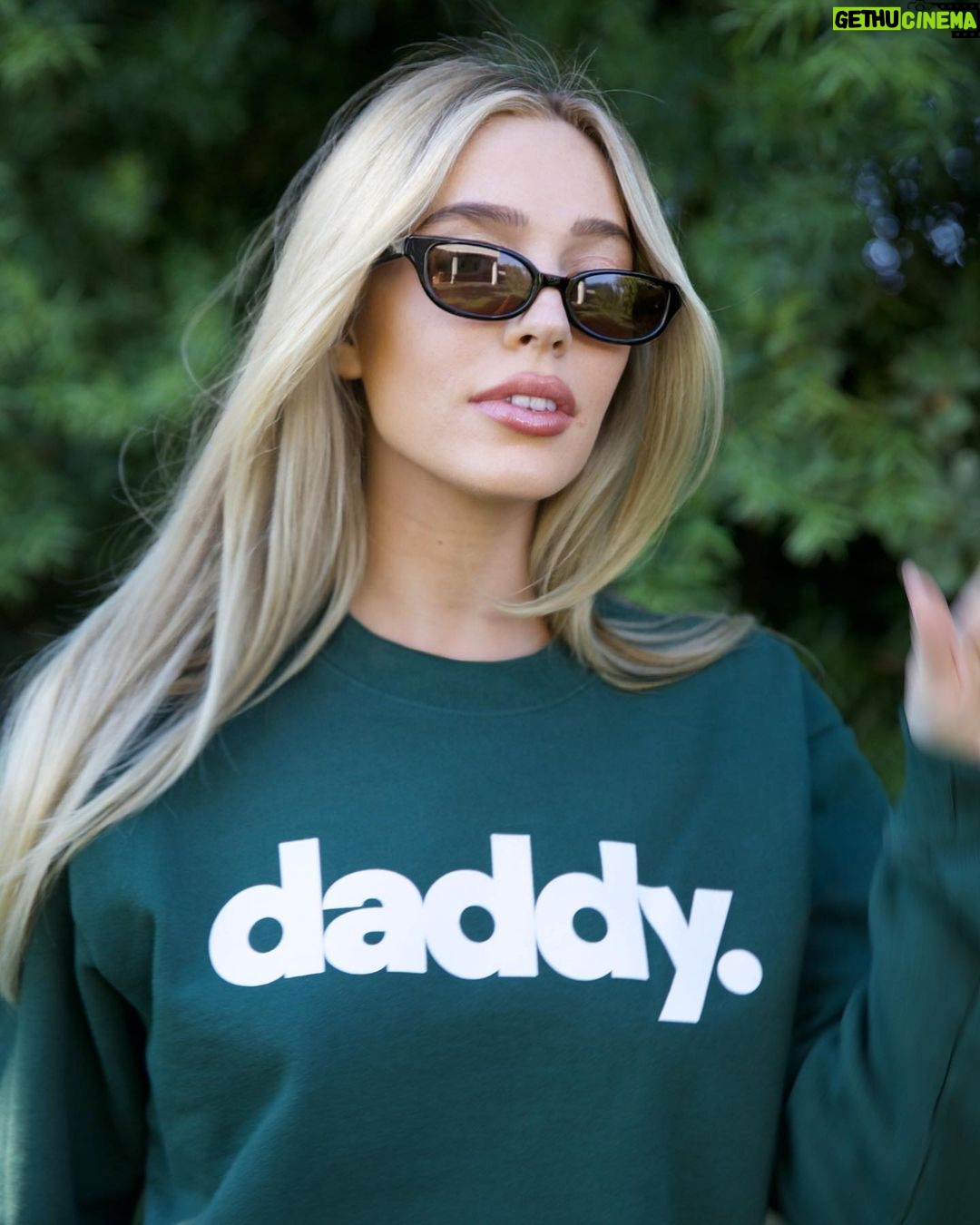 Alexandra Cooper Instagram - shop.iamunwell.com ❤️🎅🏼