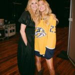 Alexandra Cooper Instagram - Getting to perform on a stage with this woman and call her a friend is so surreal and fulfilling I am still processing it all lol @chelseahandler you are a fucking icon and I can not thank you enough for showing up to close out my tour with me. Legend.