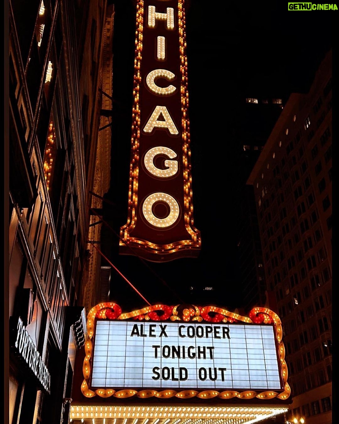 Alexandra Cooper Instagram - SEE YOU TONIGHT CHICAGO. After party at Good Night John Boy @ 10PM @johnboychicago C U THERE