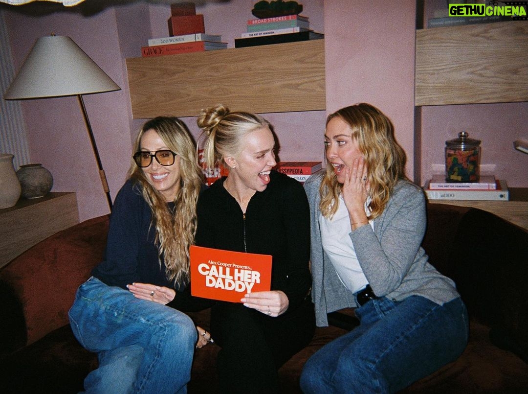 Alexandra Cooper Instagram - The girls 🥹👏❤️ one of my favorite episodes to record. Thank you @tishcyruspurcell & @brandicyrus for bringing the best vibes this episode is epic. Come back soon 🤍