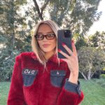 Alexandra Cooper Instagram - cracked but still takes 🔥 pics