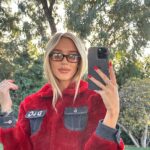 Alexandra Cooper Instagram - cracked but still takes 🔥 pics