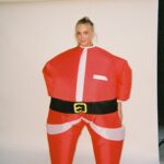 Alexandra Cooper Instagram - SANTA… I KNOW HIM.. it’s me I’m Santa🎅🏼 New episode of @callherdaddy is HERE👏 I tell u the most intimate gift I ever gave Matt and the memorable gift I gave all of my ex’s 👀