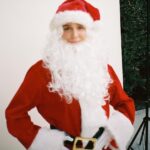 Alexandra Cooper Instagram - SANTA… I KNOW HIM.. it’s me I’m Santa🎅🏼 New episode of @callherdaddy is HERE👏 I tell u the most intimate gift I ever gave Matt and the memorable gift I gave all of my ex’s 👀