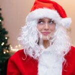 Alexandra Cooper Instagram - SANTA… I KNOW HIM.. it’s me I’m Santa🎅🏼 New episode of @callherdaddy is HERE👏 I tell u the most intimate gift I ever gave Matt and the memorable gift I gave all of my ex’s 👀