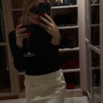 Alexandra Cooper Instagram - Happy Holidays 💋🍷