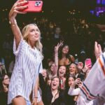 Alexandra Cooper Instagram - an @unwell night in Chicago with my favorite people.
