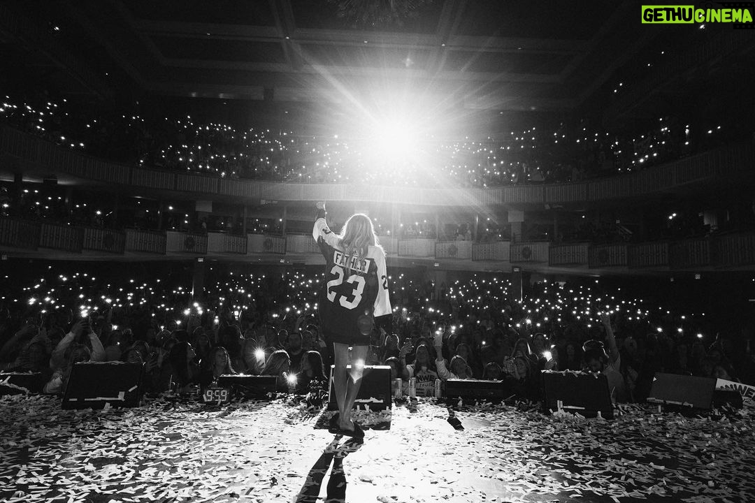 Alexandra Cooper Instagram - I can’t believe there are only 2 shows left 🥹 This tour has hands down been one of the best experiences of my career. Getting to be in person with the Daddy Gang has been nothing short of euphoric. You all are so incredible and what we have built together is inane. CHICAGO & NASHVILLE LET’S DO THIS!!