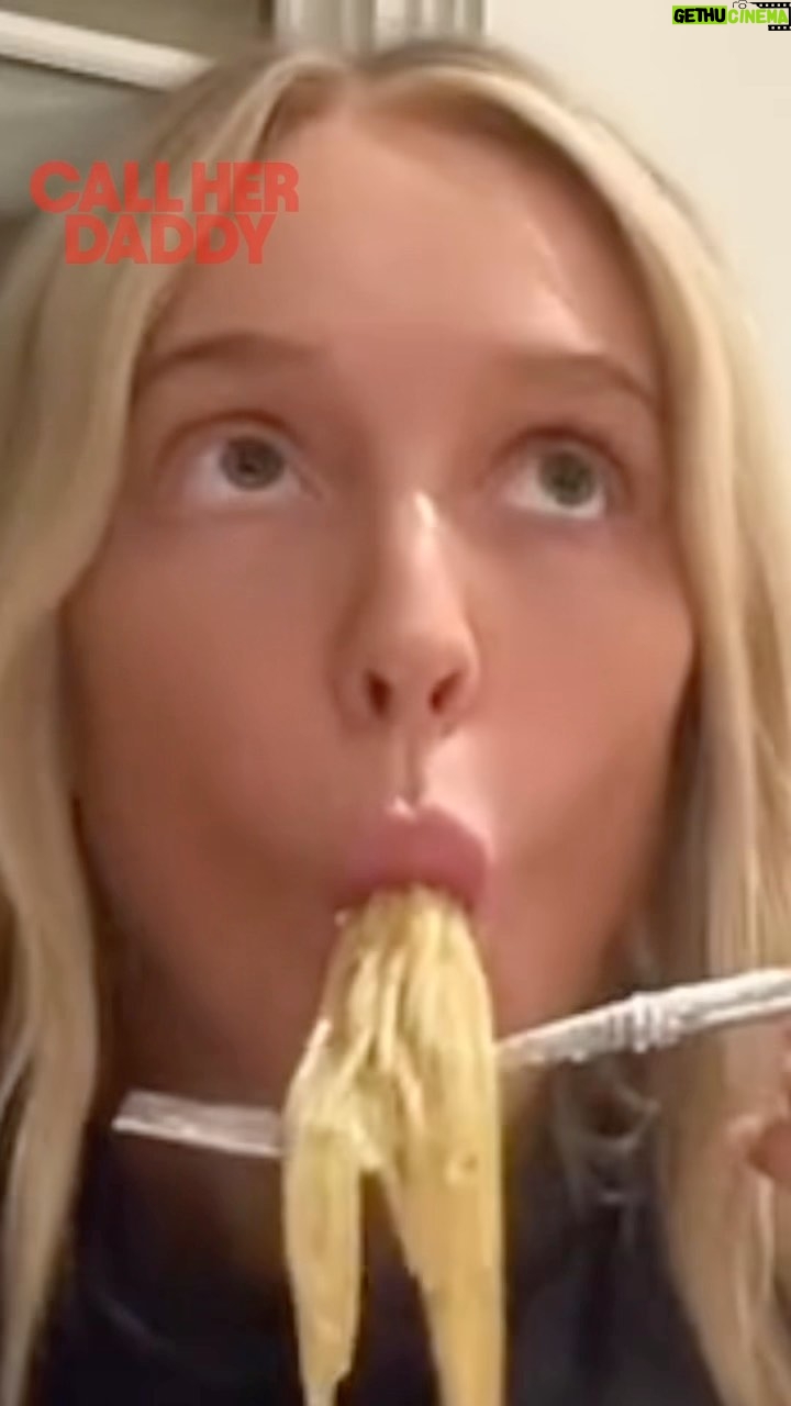 Alexandra Cooper Instagram - The clam sauce got a 8/10 and my pit stains get a 10/10