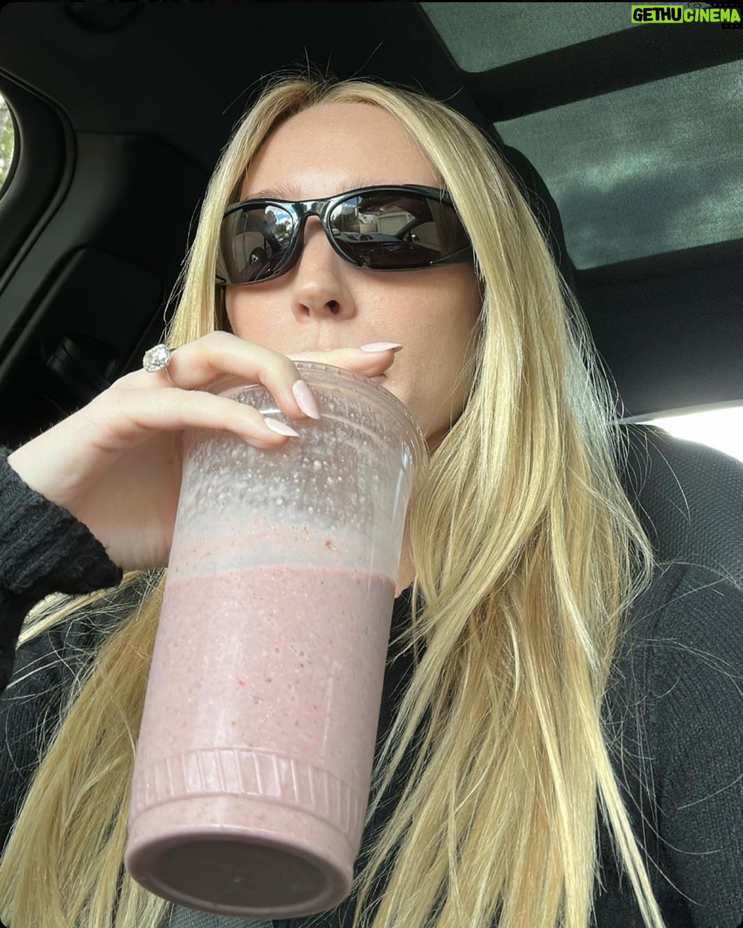 Alexandra Cooper Instagram - A big dump if I’ve ever seen one