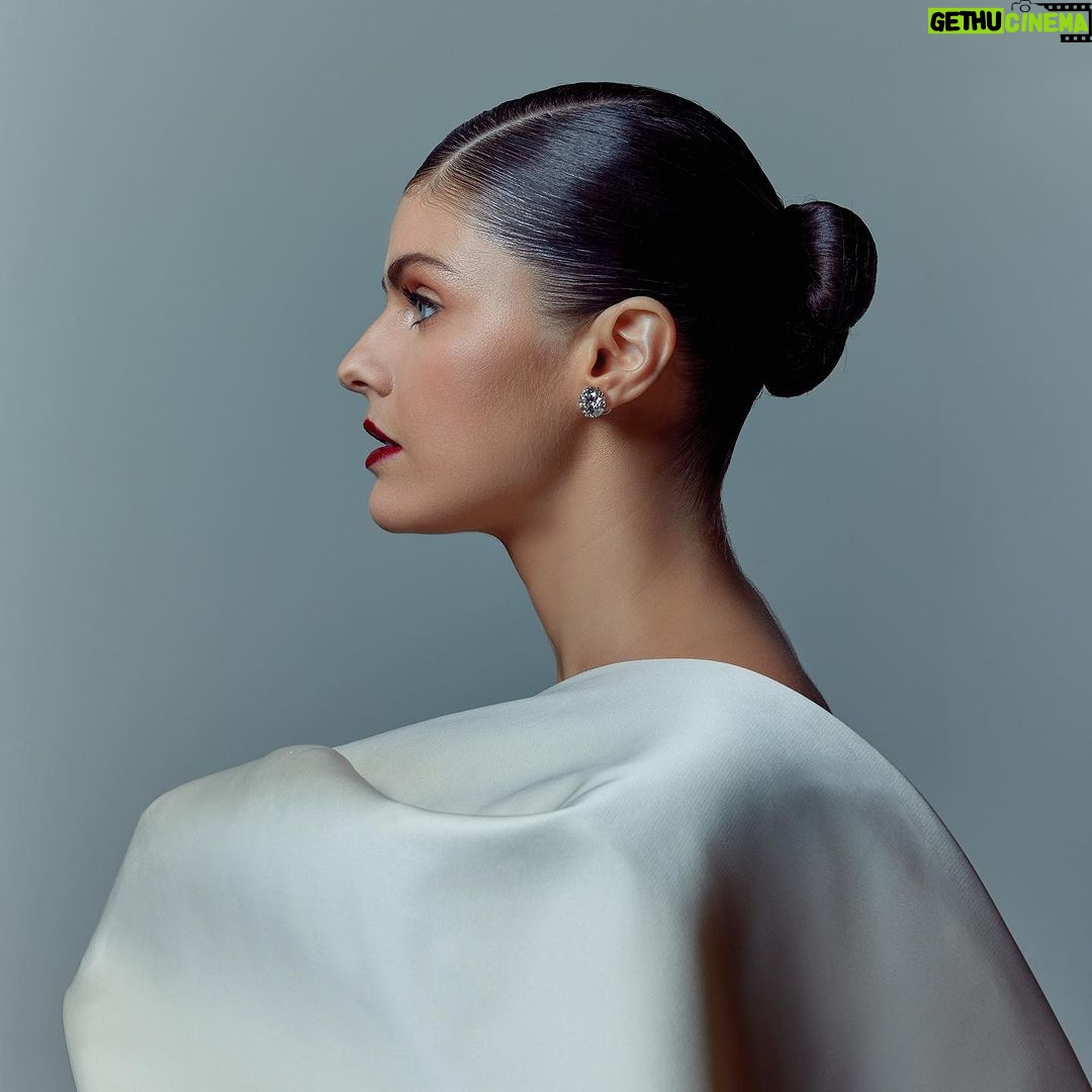 Alexandra Daddario Instagram - Vanity fair @themartyharper @lotstar @emmajademorrison @stormsantos