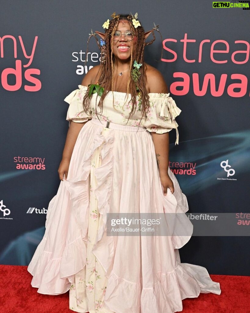 Alexis Nikole Nelson Instagram - Internet prom was so fun! Thanks @streamys!! So proud of my internet friends!! And so lucky to be in this group of people that gets to make a living doing what we love!
