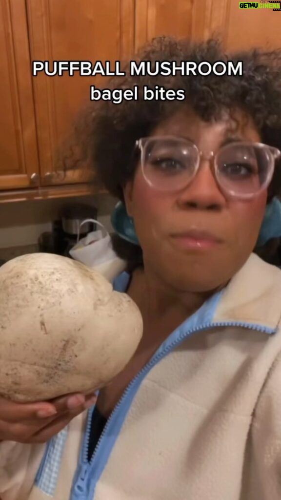 Alexis Nikole Nelson Instagram - PUFFBALL MUSHROOM, BUT MAKE IT PIZZA BAGEL 🥯 🍕 (With a surprise appearance from Jack O Lantern guts pizza sauce 🎃!)