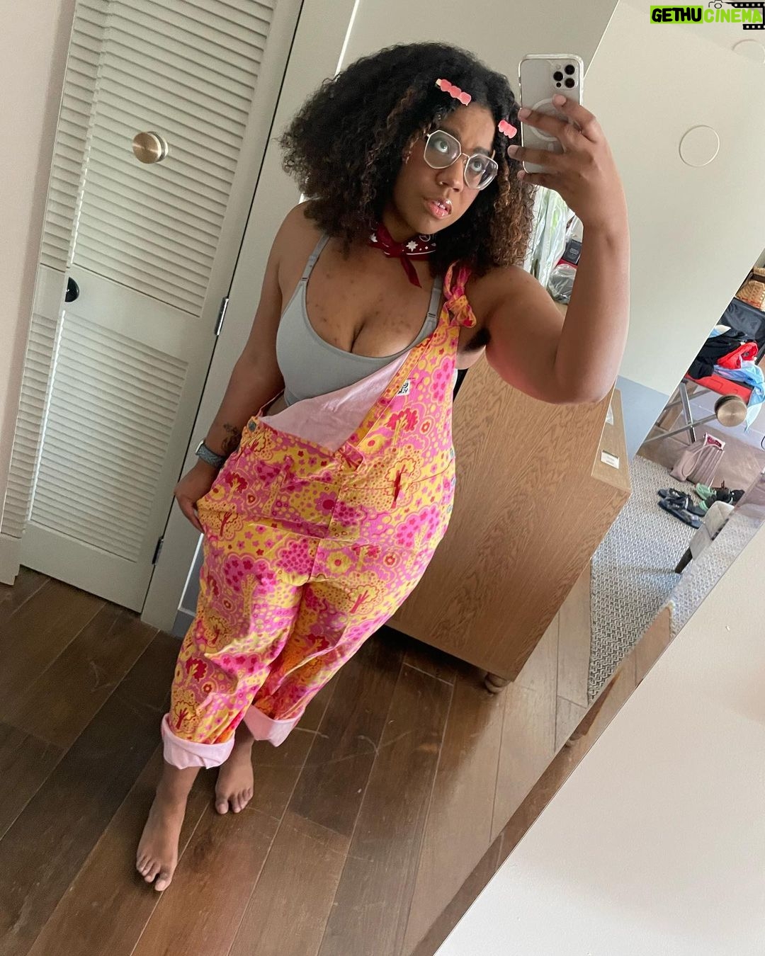 Alexis Nikole Nelson Instagram - California photo dump!! I got to see so many wonderful people and work on a thing that Iβm ALMOST ALLOWED TO TELL YOU ABOUT ππ also trying to be better about sharing outfit deets because for some reason some of yβall like my sense of style π₯°
