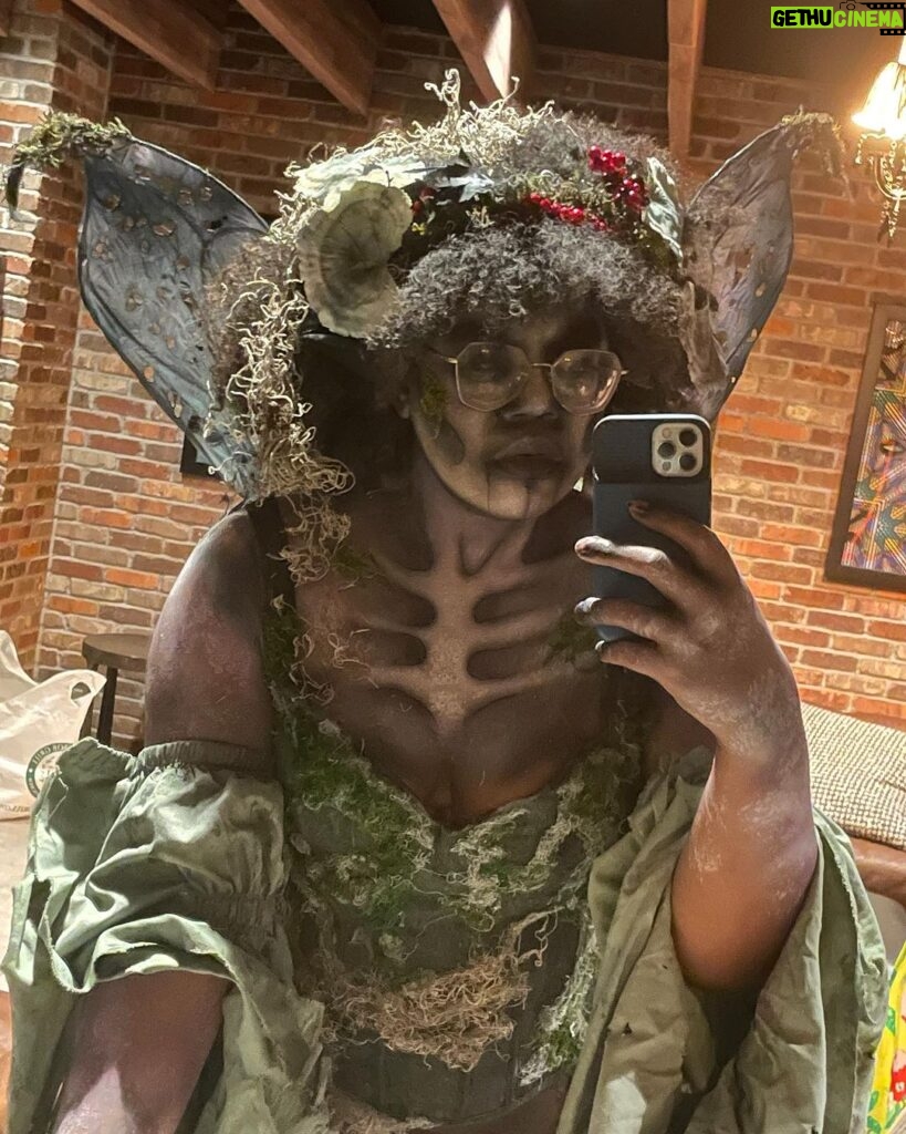 Alexis Nikole Nelson Instagram - 🎃✨ When the Moss King calls, you answer!! Thank you sweet fae king @ashnikko for letting be a part of the kingdom!! And thank you to @teresaaguileramua who is a makeup MAGICIAN!!! (Also yes it took three showers to no longer look like one of the Gross Sisters from the Proud Family but it was WORTH IT!) @partycrushevents did the dang thing ✨ The Hollywood Palladium