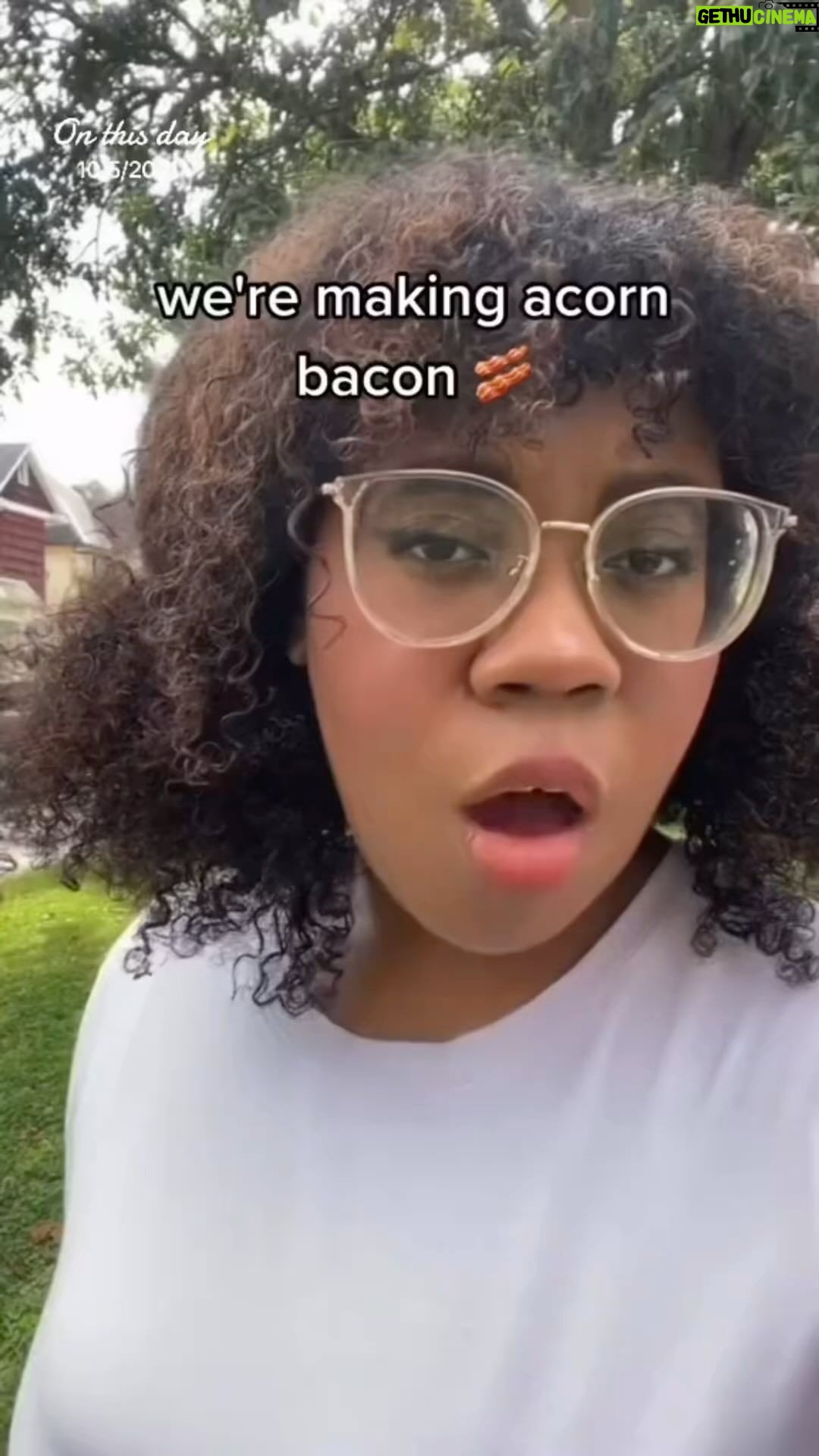 Alexis Nikole Nelson Instagram - Acorn bacon 🥓 a lil throwback for those looking for acorn recipes!! One of the most fun food experiments I’ve done, based on @thesaucestacheguy’s wheat starch video! Also omg I am so embarrassed at how I used to pronounce dotorimuk 😅 PLS FORGIVE MEEE