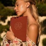 Alexis Ren Instagram - you ever experienced that “aha!” moment? The rush of excitement when something about yourself just clicks and suddenly everything makes sense? I live for those momentss. that’s why ive poured years of workshops and all my heart into creating this journal. ❤️ it’s a reflection of my journey and the collective wisdom of my wellness community. This journal guides you through the depths of your subconscious, helping you uncover the ‘whys’ behind your patterns and offering those eye-opening insights into your own behavior and emotions. If you’re like me & crave those profound realizations and love to grow then this journal is for you!! ❤️