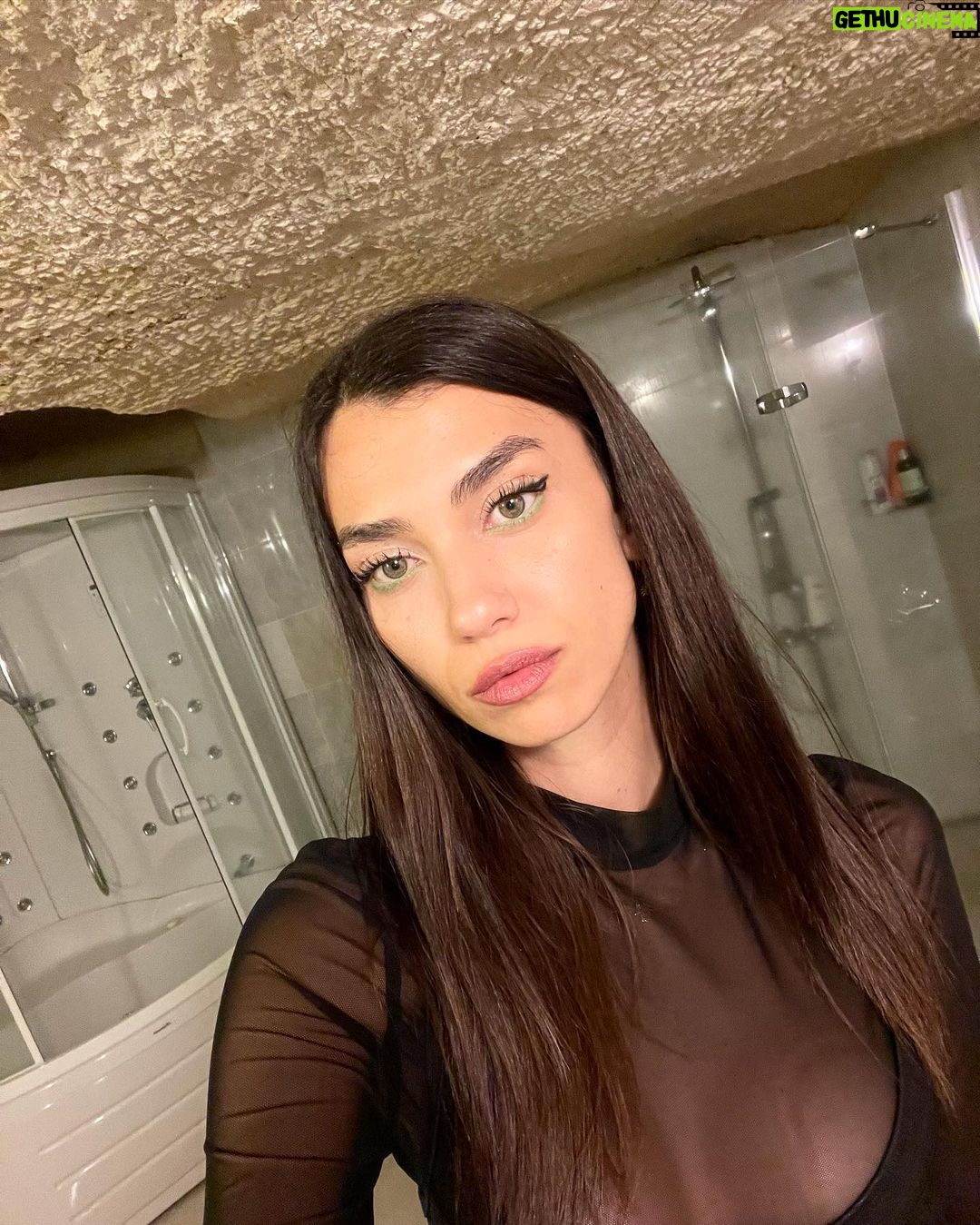 Aleyna Solaker Instagram - Festival outfit 1 🪩 🎶 Cappadocia / Kapadokya