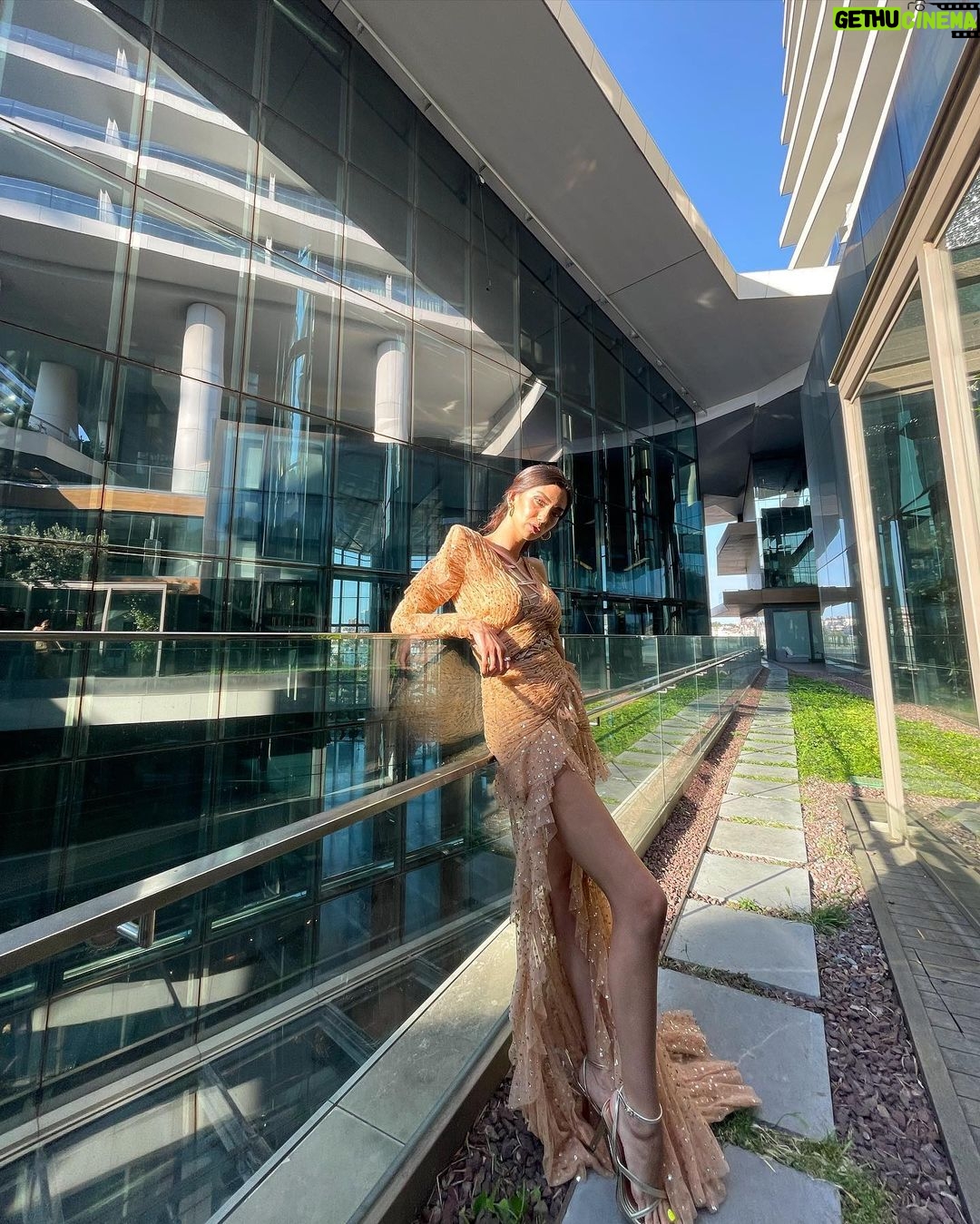 Aleyna Solaker Instagram - Styling: @busraissik 💜 Elbisem: @haleia 😍 #nazlihaci