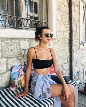 Aleyna Solaker Instagram - Dur cekme bi poz veriyorum ☺️🤗