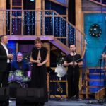 Ali Sunal Instagram - Bu gece yeni yıla birlikte girelim @guldurguldur yılbaşı özel programıyla bütün akşam @showtv ‘de