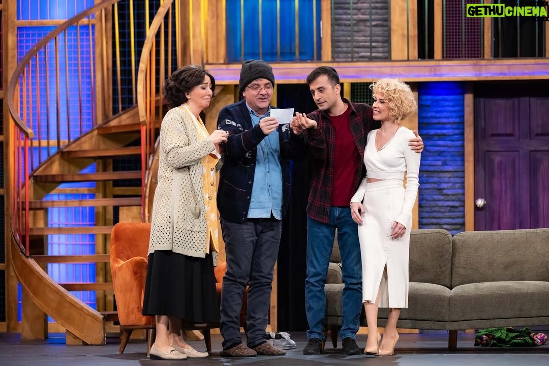 Ali Sunal Instagram - Şahane dopdolu bir bölümle bu akşam @guldurguldur kaçırılmaz. Yeni bölümümüzle bu akşam @showtv ‘deyiz