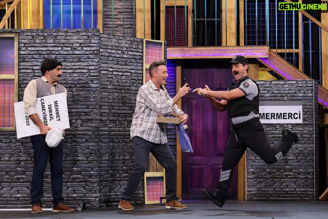 Ali Sunal Instagram - Bu akşam çok eğleneceğiz @guldurguldur yeni bölümüyle bu akşam @showtv ‘de