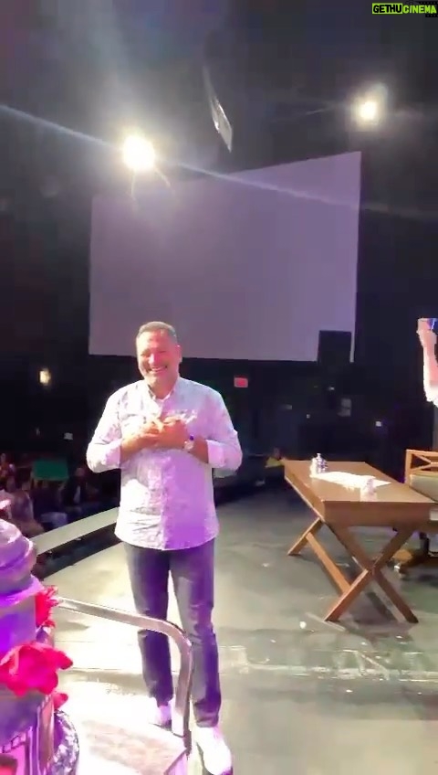 Ali Sunal - 14.3K Likes - Bu sene doğum günüme @guldurguldur ailemle Kanada’da girdim. Hepinize minnettarım güzel ailem 🩵🧿