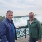 Ali Sunal Instagram – Kanada turnesi nasıl geçti derseniz sevdiklerimle özlem gidererek ve harika alkışlarla… sizi canım lise öğretmenim Hakan hocamla tanıştırayım bende emeği büyüktür 🫶🏼
