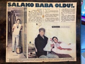 Ali Sunal Instagram - 22 Eylül evet ben doğdum. Buyurun bu da doğduğumu haber veren başlıklardan biri 🐣