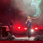 Ali Sunal Instagram – 30 yıl olmuş… sen sahnede ben seni en iyi gören yerde. Yine harikaydın be. İyi ki varsın iyi ki hayatımızdasın. Hayatıma kattığın her an için binlerce teşekkür ederim güzel kardeşim hep çok yakıştığın yerde sahnede ol ben de ellerim acıyana kadar alkışlayayım. Ağzına sağlık canım @kenandogulu 🫶