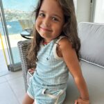 Ali Sunal Instagram - Ilk göz ağrım, ballı böreğim, Nar kızım seni büyürken izlemek dünyalara bedel 🥰 iyi ki doğdun canım kızım seni çok seviyoruz 🩷🩵💜