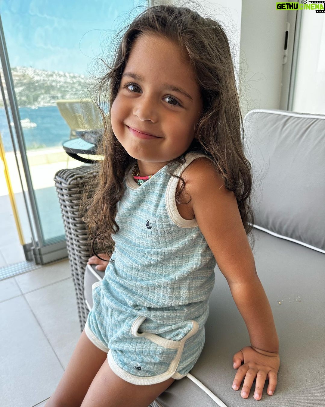 Ali Sunal - 40.5K Likes - Ilk göz ağrım, ballı böreğim, Nar kızım seni büyürken izlemek dünyalara bedel 🥰 iyi ki doğdun canım kızım seni çok seviyoruz 🩷🩵💜