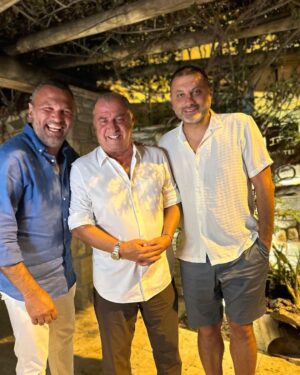 Ali Sunal Instagram - Tadı damağımda kalan akşamımız. Gecenin yıldızı @fatihterim hocam şov yaptı. Gülmekten yorulurken de yine gecenin lafını o söyledi. “Kendisi bizim onu sevmemize müsade etmedi” . Bir eleştiri bir tespit bir sitem ancak bu kadar kısa ve şık anlatılabilirdi.  Bir an evvel tekrarlanması dileğiyle…