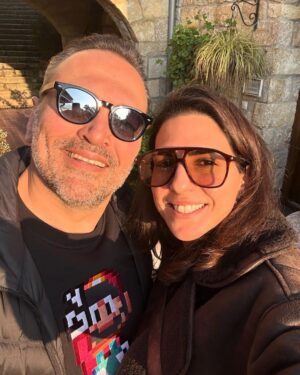 Ali Sunal Instagram - Evlilik yıldönümümüz kutlu olsun Nazlı yarim🩵. Daha nicelerine 🧿… seni seviyorum … (bu arada selfie tazedir bugünden ☺️)