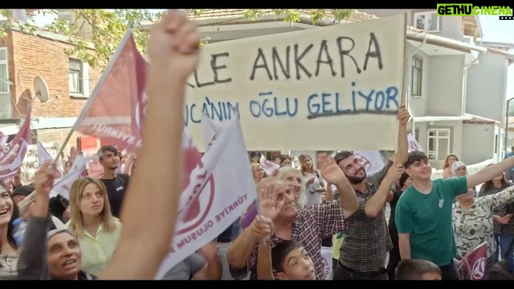 Ali Sunal - 15K Likes - Cemil Yıldırım geliyor!!! 😉 #HavaMuhalefeti bu Cuma tüm sinemalarda! ✈️ @bkmonline
#AliSunal #DoğaRutkay #EgeKökenli #BurakHakkı #KeremAtabeyoğlu #MuratKepez #GüldürGüldürShow