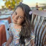 Ali Sunal Instagram - Ilk göz ağrım, ballı böreğim, Nar kızım seni büyürken izlemek dünyalara bedel 🥰 iyi ki doğdun canım kızım seni çok seviyoruz 🩷🩵💜