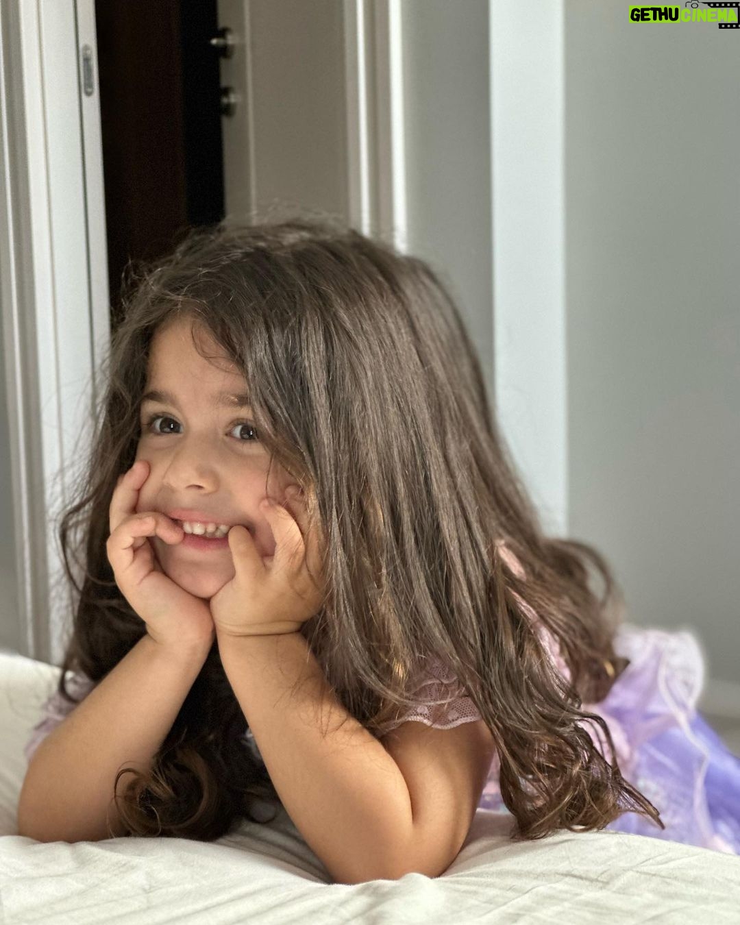Ali Sunal - 40.5K Likes - Ilk göz ağrım, ballı böreğim, Nar kızım seni büyürken izlemek dünyalara bedel 🥰 iyi ki doğdun canım kızım seni çok seviyoruz 🩷🩵💜