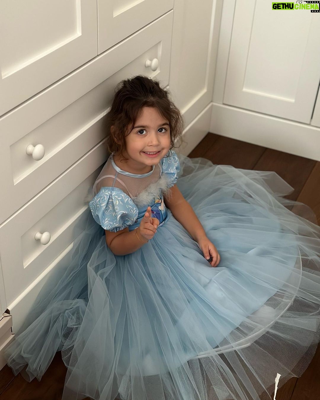 Ali Sunal - 40.5K Likes - Ilk göz ağrım, ballı böreğim, Nar kızım seni büyürken izlemek dünyalara bedel 🥰 iyi ki doğdun canım kızım seni çok seviyoruz 🩷🩵💜