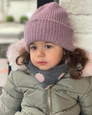 Ali Sunal Instagram - Ilk göz ağrım, ballı böreğim, Nar kızım seni büyürken izlemek dünyalara bedel 🥰 iyi ki doğdun canım kızım seni çok seviyoruz 🩷🩵💜