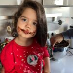 Ali Sunal Instagram – Ilk göz ağrım, ballı böreğim, Nar kızım seni büyürken izlemek dünyalara bedel 🥰 iyi ki doğdun canım kızım seni çok seviyoruz 🩷🩵💜