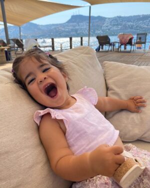Ali Sunal Instagram - Benim lokum kızım, şirinem, sevgi pıtırcığım bugün 2 yaşında 🥹♥️🧿 Canım Niloşum iyi ki doğdun seni çok seviyoruz boncuğum ♥️🥰