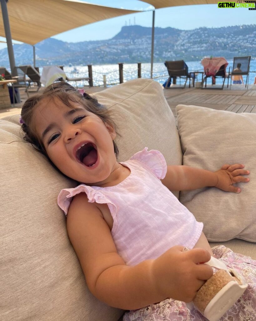 Ali Sunal Instagram - Benim lokum kızım, şirinem, sevgi pıtırcığım bugün 2 yaşında 🥹♥️🧿 Canım Niloşum iyi ki doğdun seni çok seviyoruz boncuğum ♥️🥰
