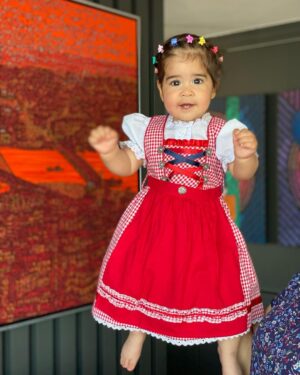 Ali Sunal Instagram - Benim lokum kızım, şirinem, sevgi pıtırcığım bugün 2 yaşında 🥹♥️🧿 Canım Niloşum iyi ki doğdun seni çok seviyoruz boncuğum ♥️🥰