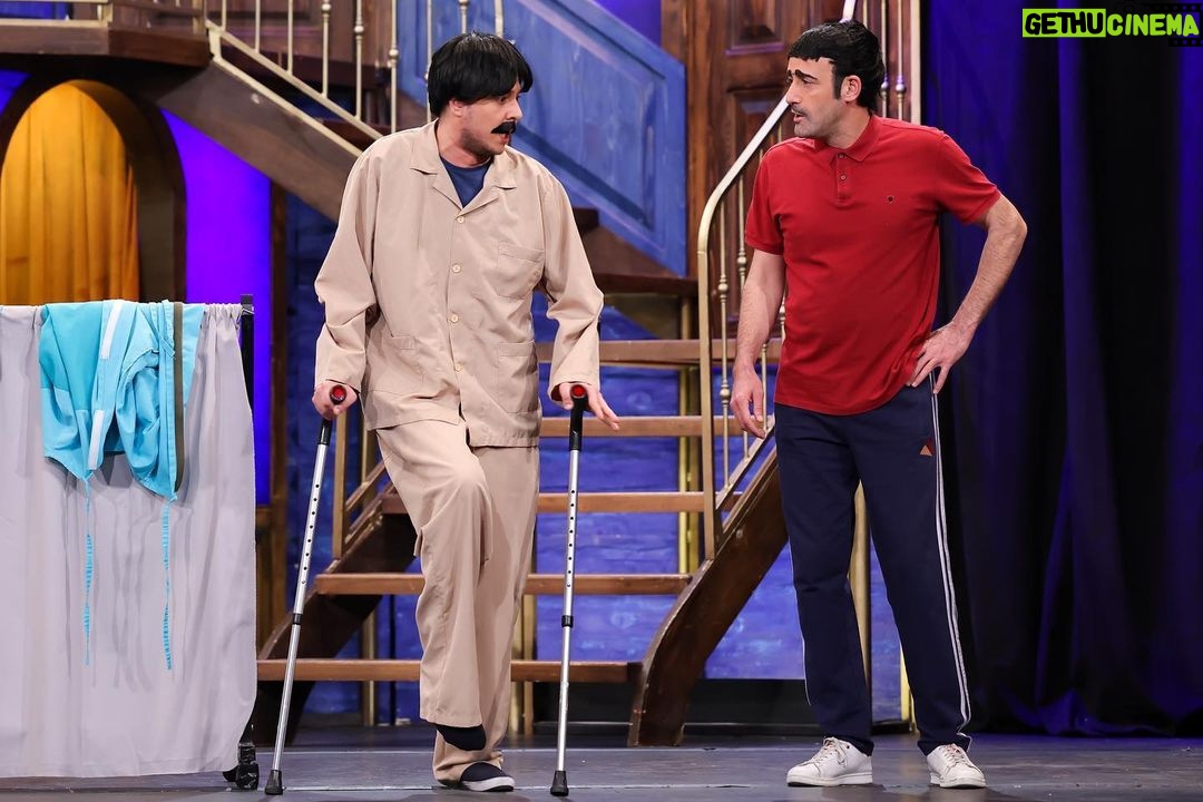 Ali Sunal Instagram - Şahane yeni bölümüyle @guldurguldur bu cumartesi @showtv ‘de