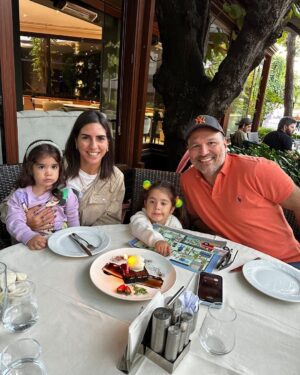 Ali Sunal Instagram - Dün annemizin doğum gününü kutladık bugün de Cumhuriyet Bayramı’mıza hazırlanıyoruz. Yaşasın Cumhuriyet 🇹🇷